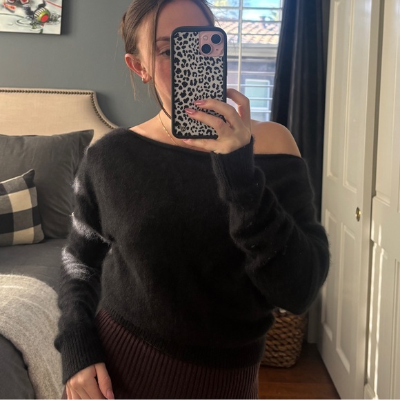 Elegant Black Women's Sweater - Picture 4 of 4